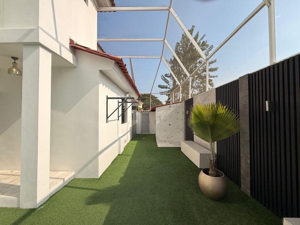Exclusiva Residencia de Lujo en Estancias del Río – Samborondón, Guayas — imagen 2