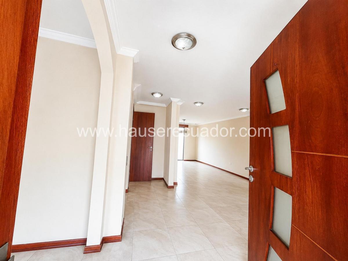 Casa en Venta en Las Mejores Zonas del Valle de Los Chillos Urbanización Privada 3 Habitaciones — imagen 8