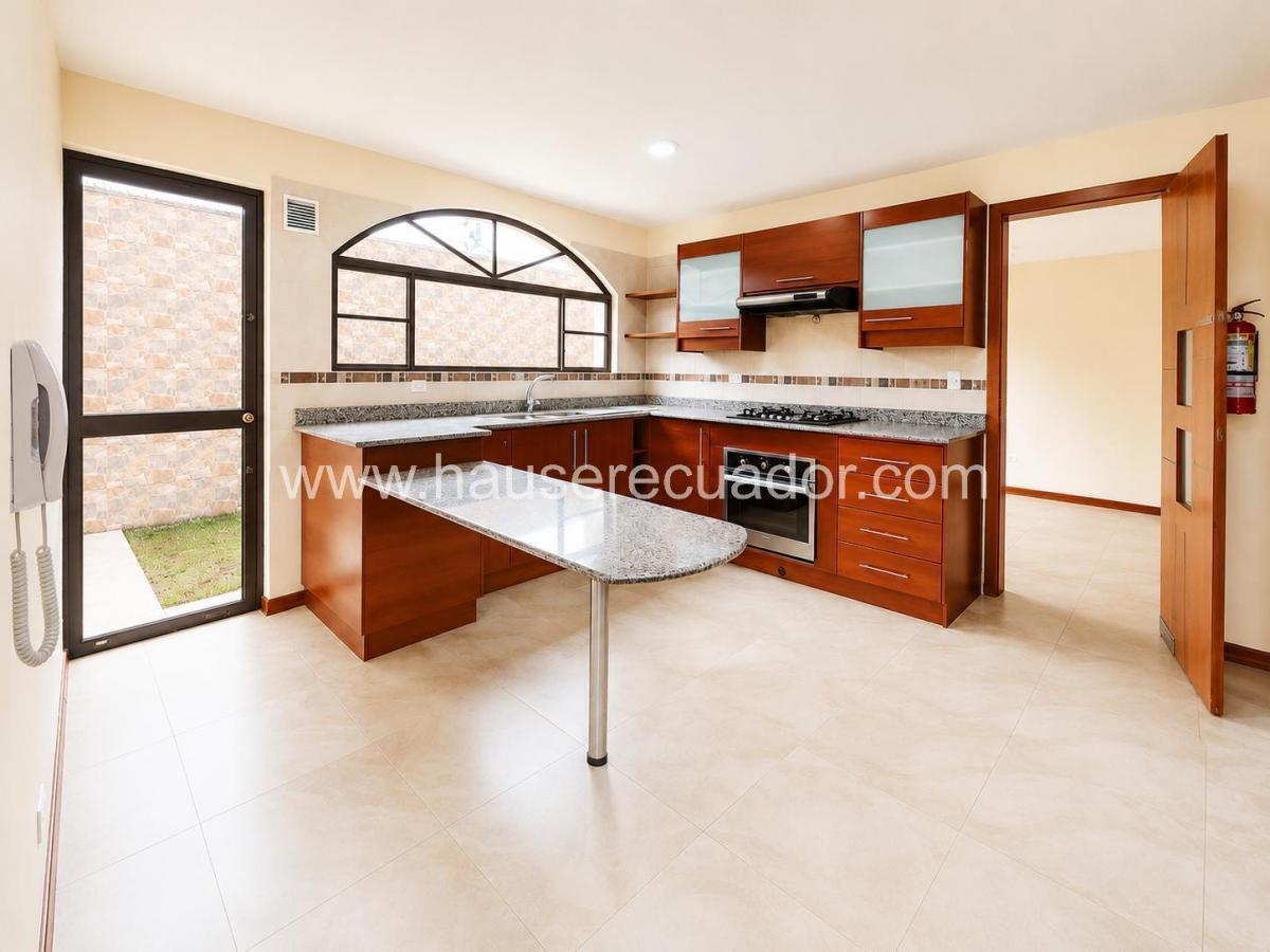 Casa en Venta en Las Mejores Zonas del Valle de Los Chillos Urbanización Privada 3 Habitaciones — imagen 4