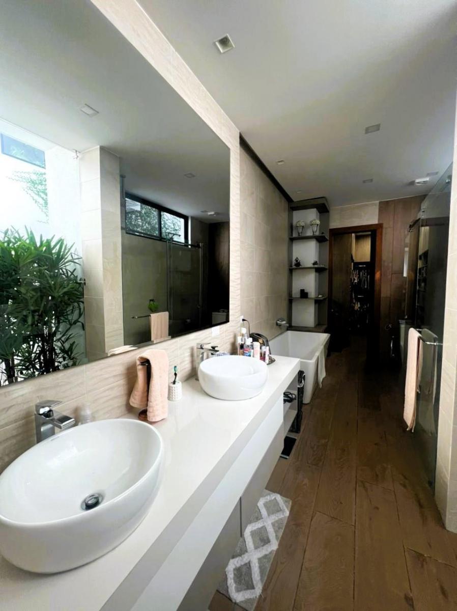 Vendo. Samborondon. Mocoli. Propiedad. Al Lago. 2 Plantas. 3 Habitaciones., Guayas — imagen 3