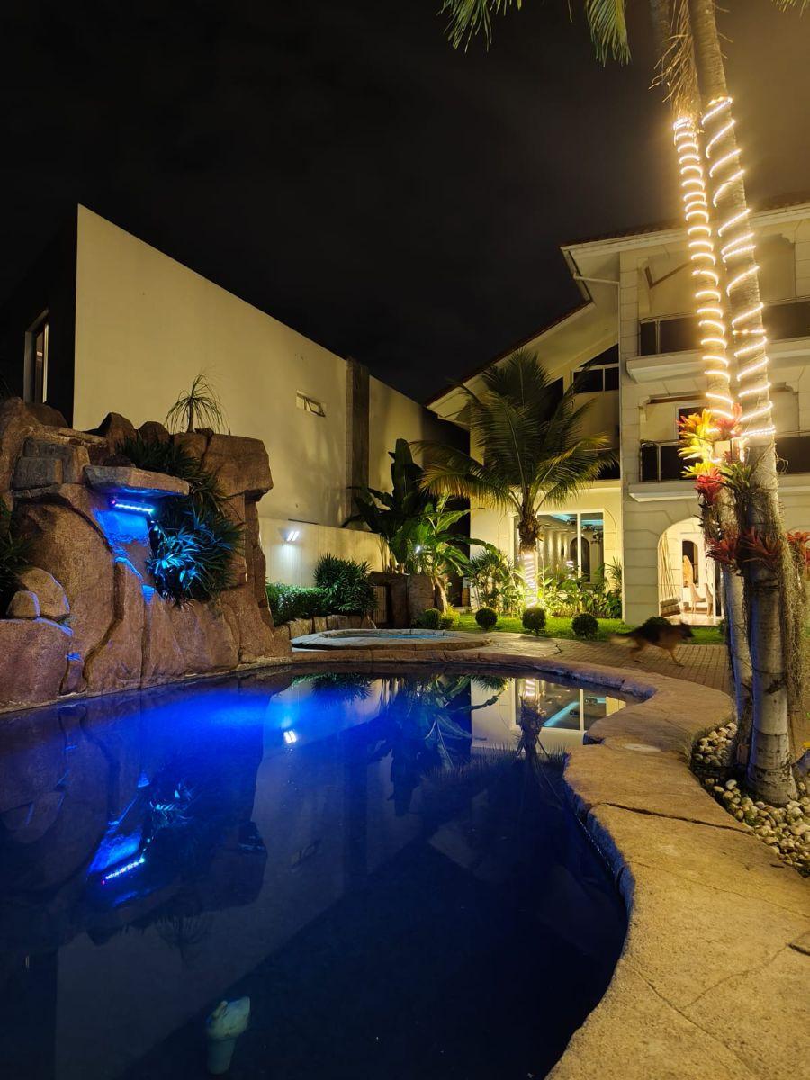 Casa de Lujo en Venta | Laguna Club – Vía a La Costa, Guayas — imagen 2