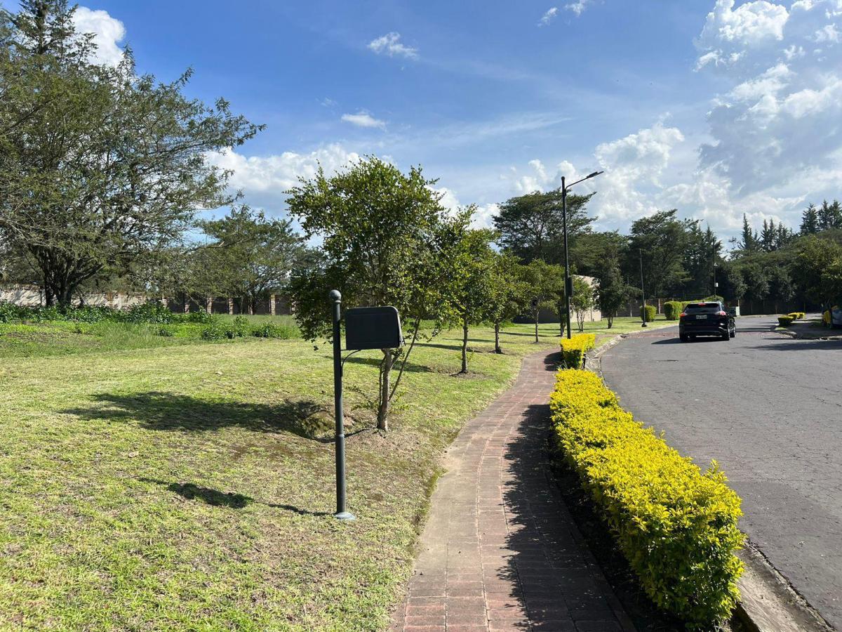 Mv - en Puembo, en Venta Terreno 2113 m² del Lado de Las Canchas de Golf, Club Privado Arrayanes — imagen 6