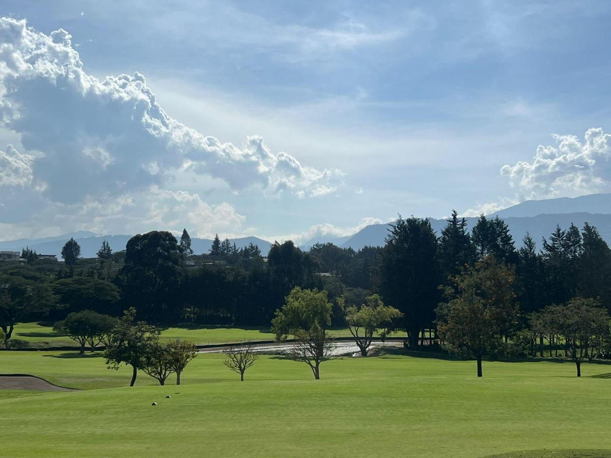 Mv - en Puembo, en Venta Terreno 2113 m² del Lado de Las Canchas de Golf, Club Privado Arrayanes — imagen 4