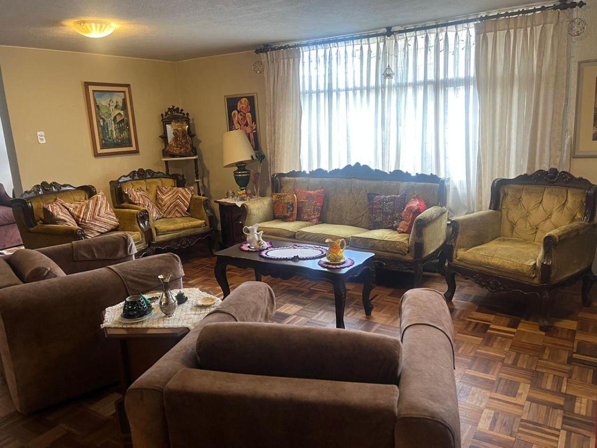 Venta Casa El Dorado, Cerca Instituto Geográfico Militar con 196 m², Parqueadero, 4 Habitaciones — imagen 1
