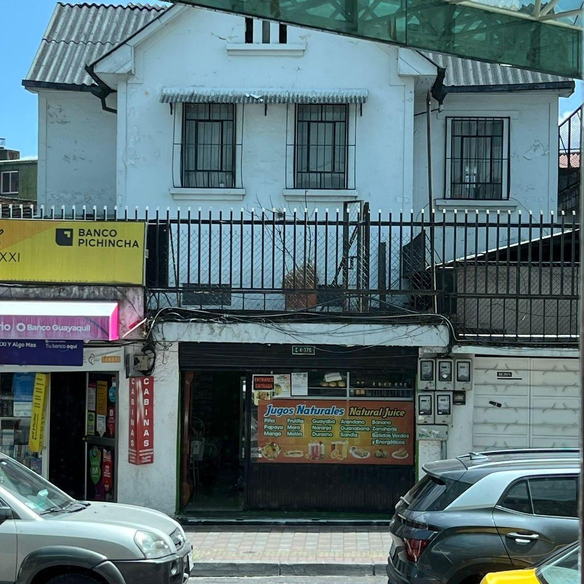 Casa con Suite y 4 Locales Comerciales en Venta Sector La Mariscal — imagen 1