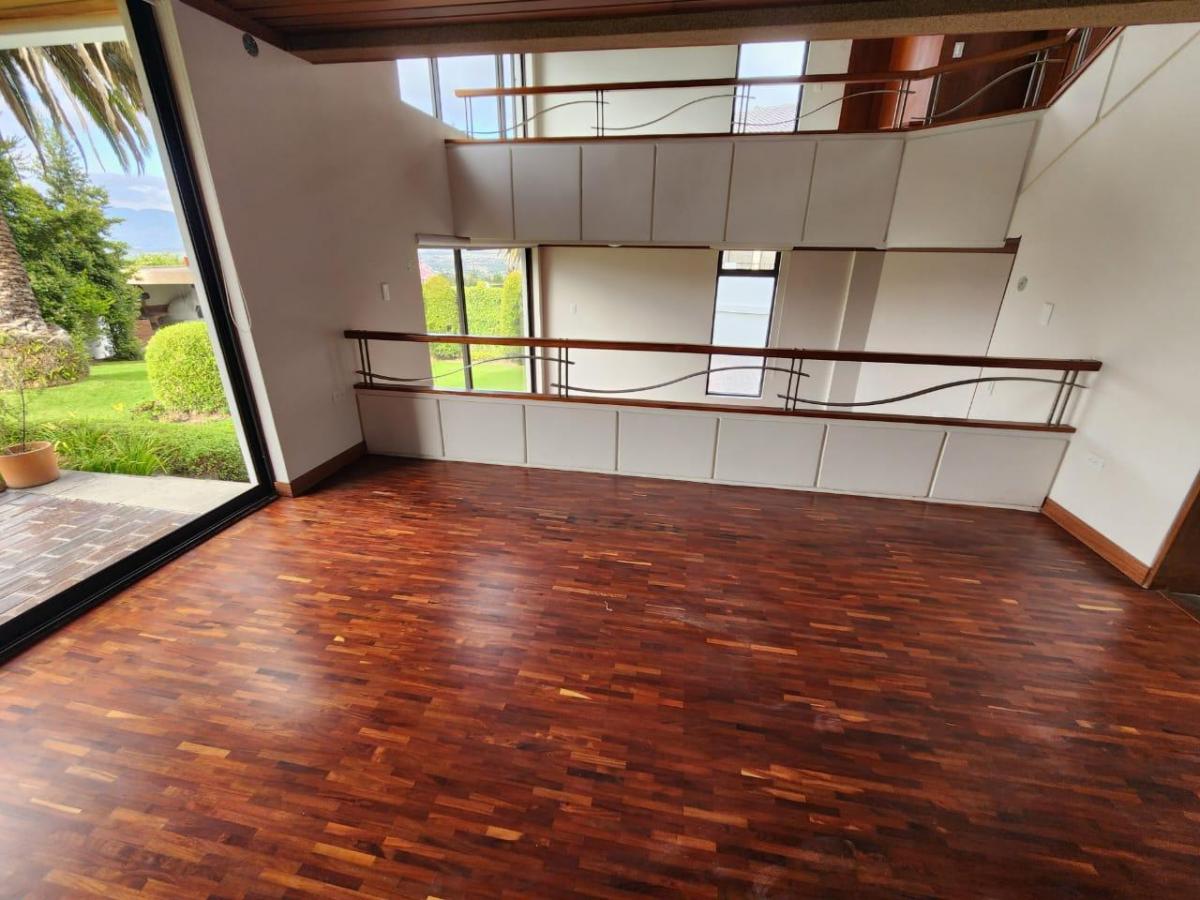Linda Casa en Miravalle (Oportunidad) — imagen 6