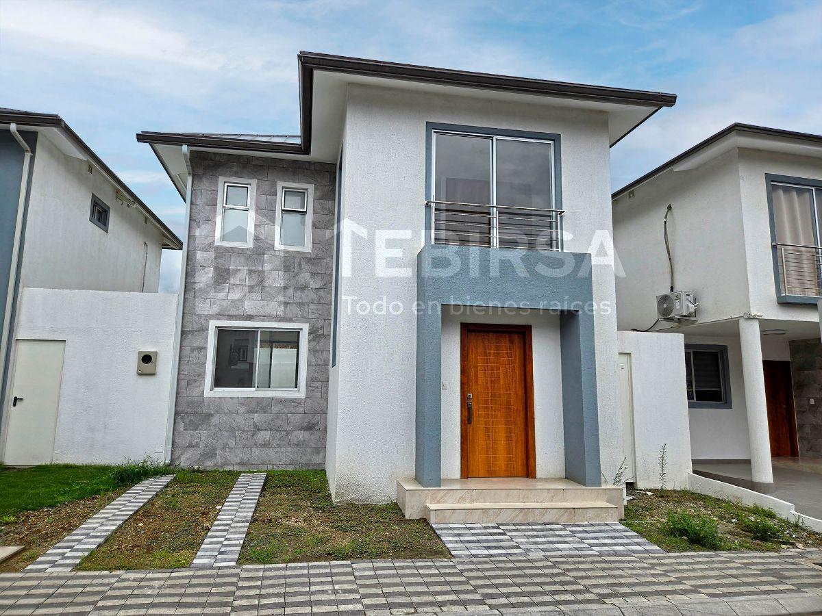 Casa en Venta de 3 Dorm. y Amplio Patio, de Estreno - Urbanización Vistana 2000, Guayas — imagen 7
