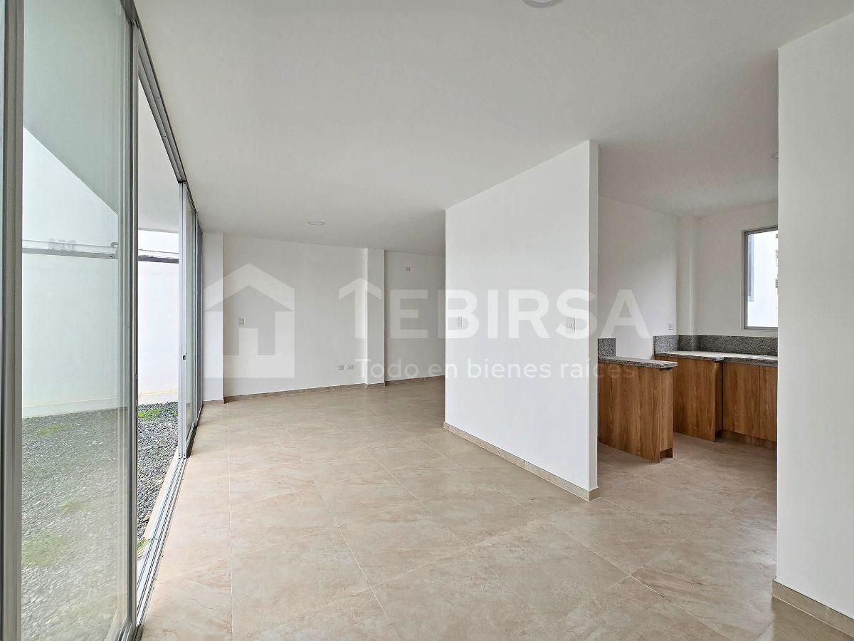 Casa en Venta de 3 Dorm. y Amplio Patio, de Estreno - Urbanización Vistana 2000, Guayas — imagen 2