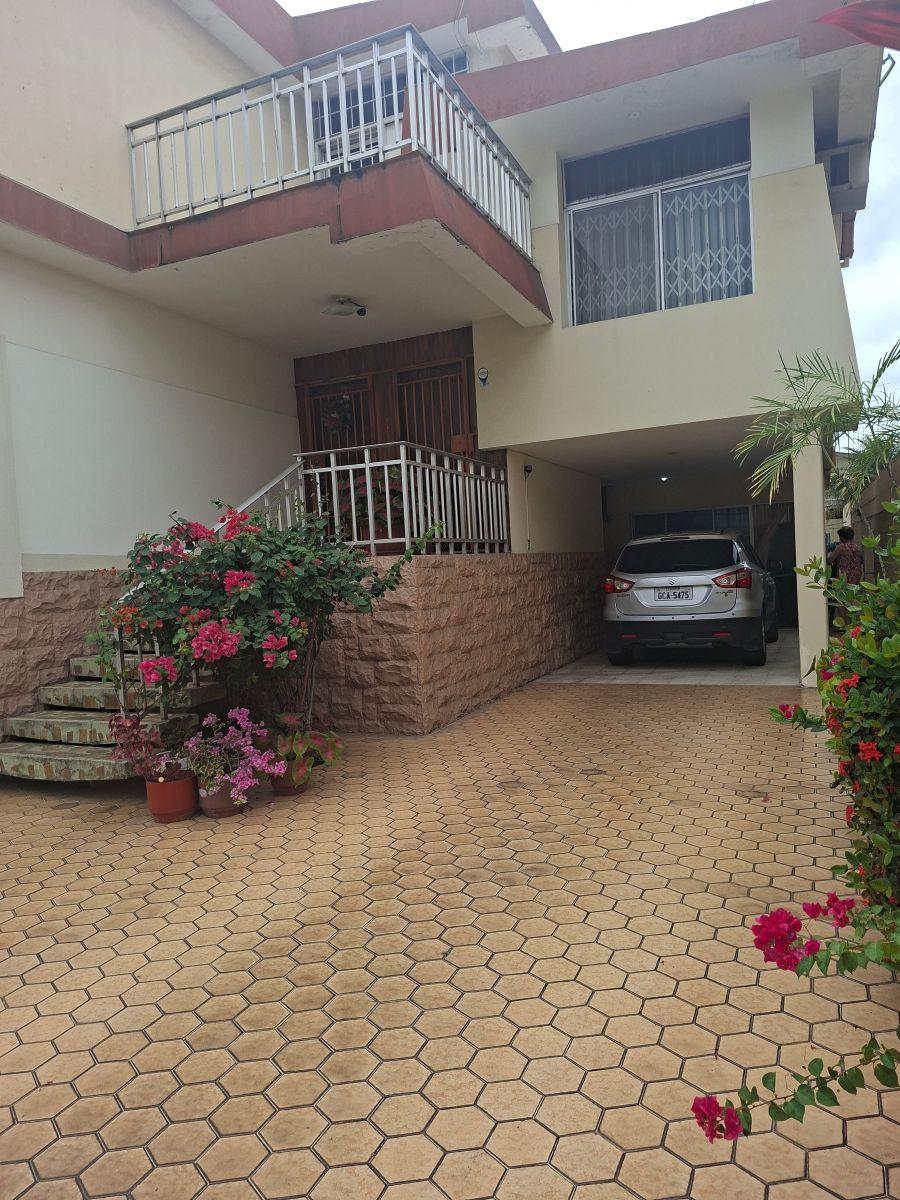 Vendo Amplia Casa con 2 Departamentos en Kennedy Nueva, Guayas — imagen 10