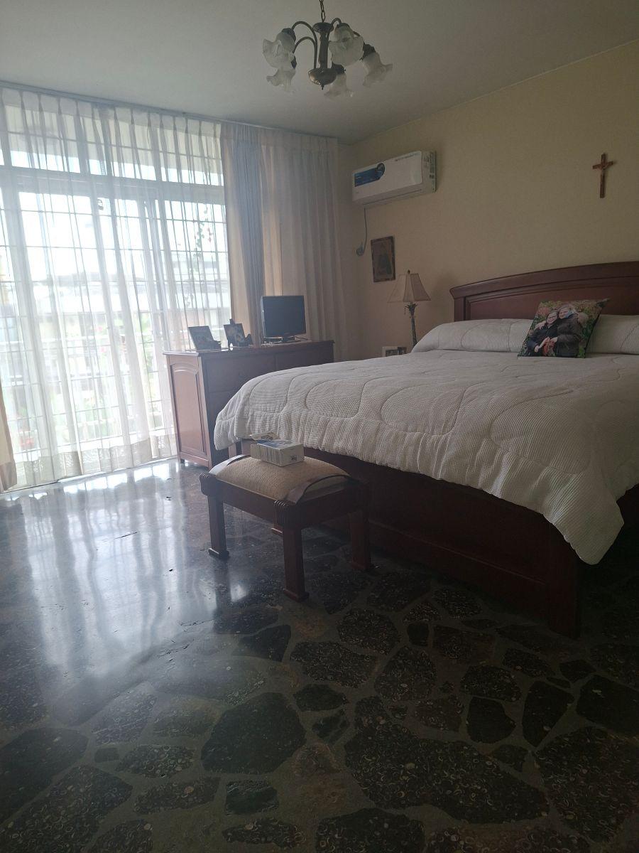 Vendo Amplia Casa con 2 Departamentos en Kennedy Nueva, Guayas — imagen 5