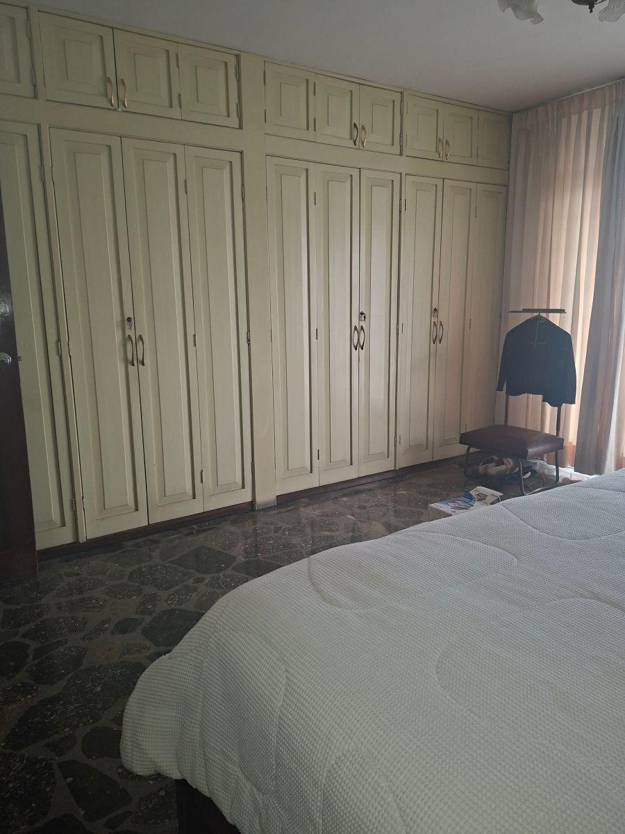 Vendo Amplia Casa con 2 Departamentos en Kennedy Nueva, Guayas — imagen 4