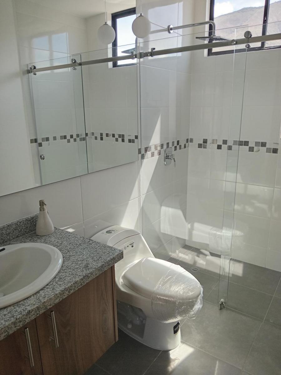 Fcm. Venta Casa a Estrenar de 3 Dorm.. Urbanización La Pampa 2. Mitad del Mundo — imagen 2