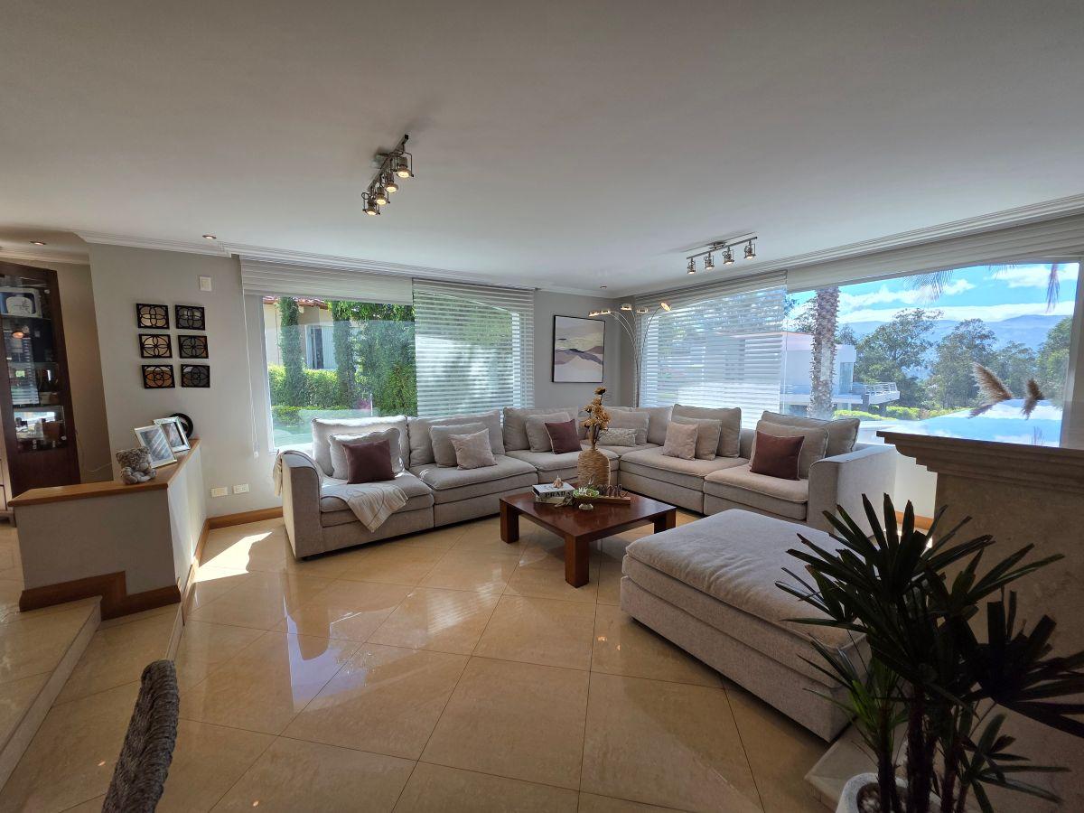 Linda Casa de Venta en Nayon Urbanización — imagen 9