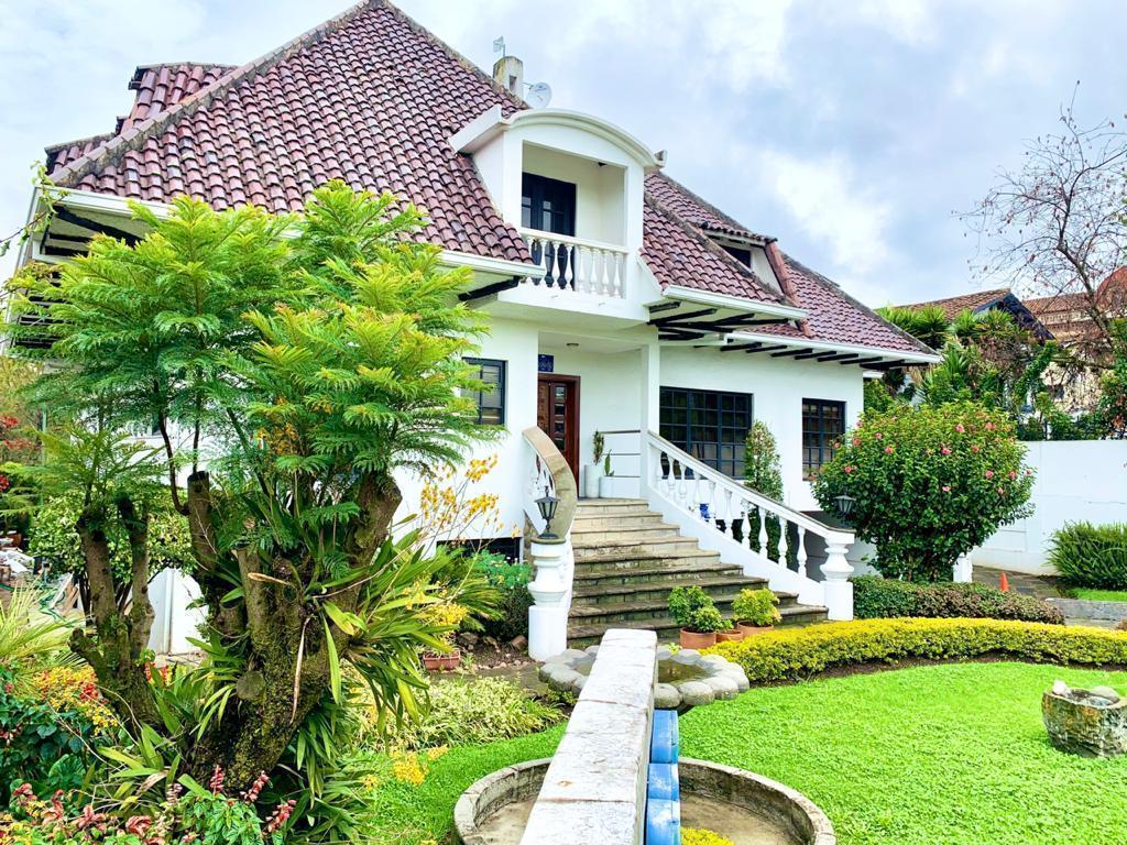 Hermosa Casa en Venta, Av Solano, Azuay — imagen 5