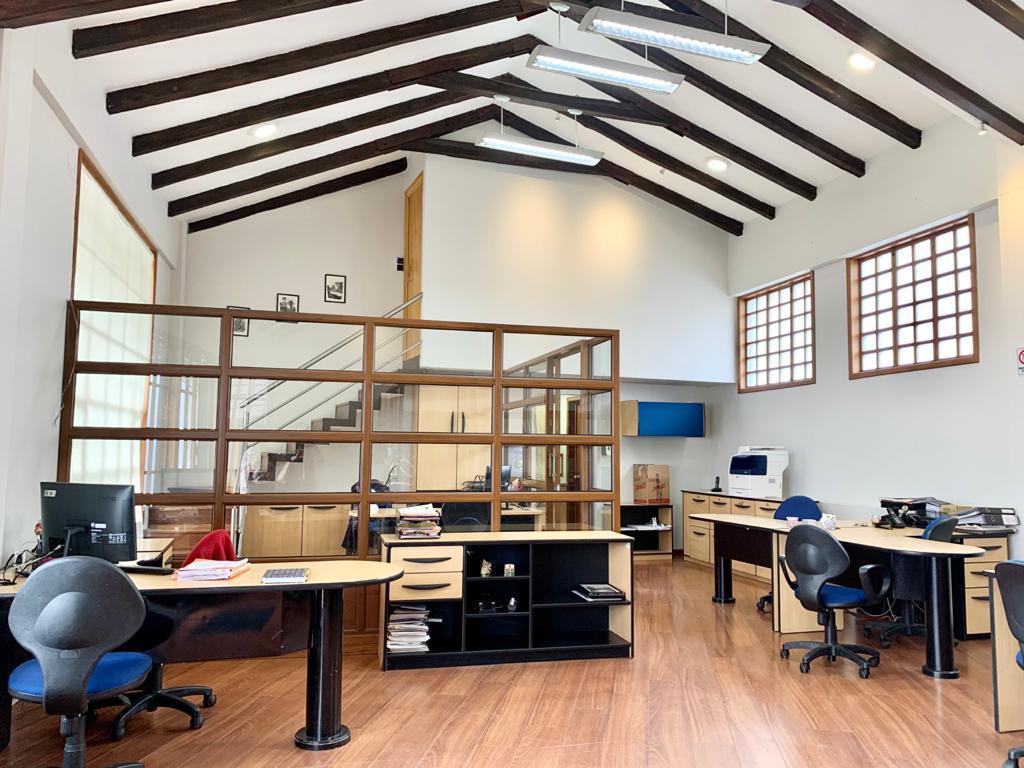 Hermosa Casa en Venta, Av Solano, Azuay — imagen 2
