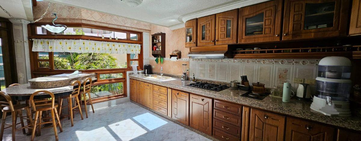 Hermosa Casa en Venta, Urbanizacion Pinar Bajo, 5 Dorm. — imagen 2