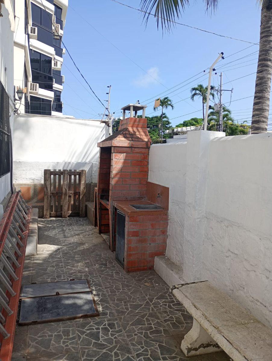 Oportunidad Casa Esquinera Frente a La Playa de Chipipe con Financiamiento — imagen 4