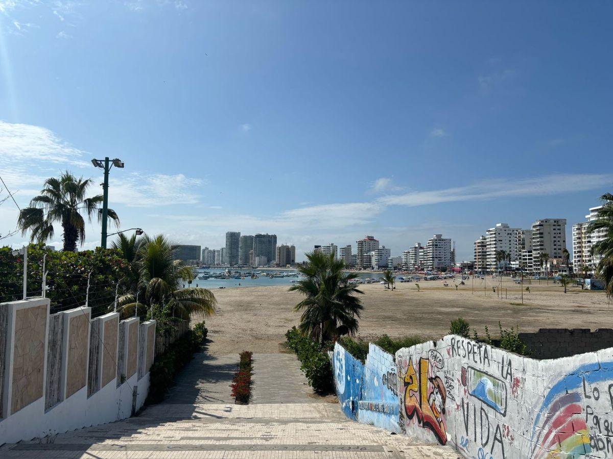 Oportunidad Casa Esquinera Frente a La Playa de Chipipe con Financiamiento — imagen 3