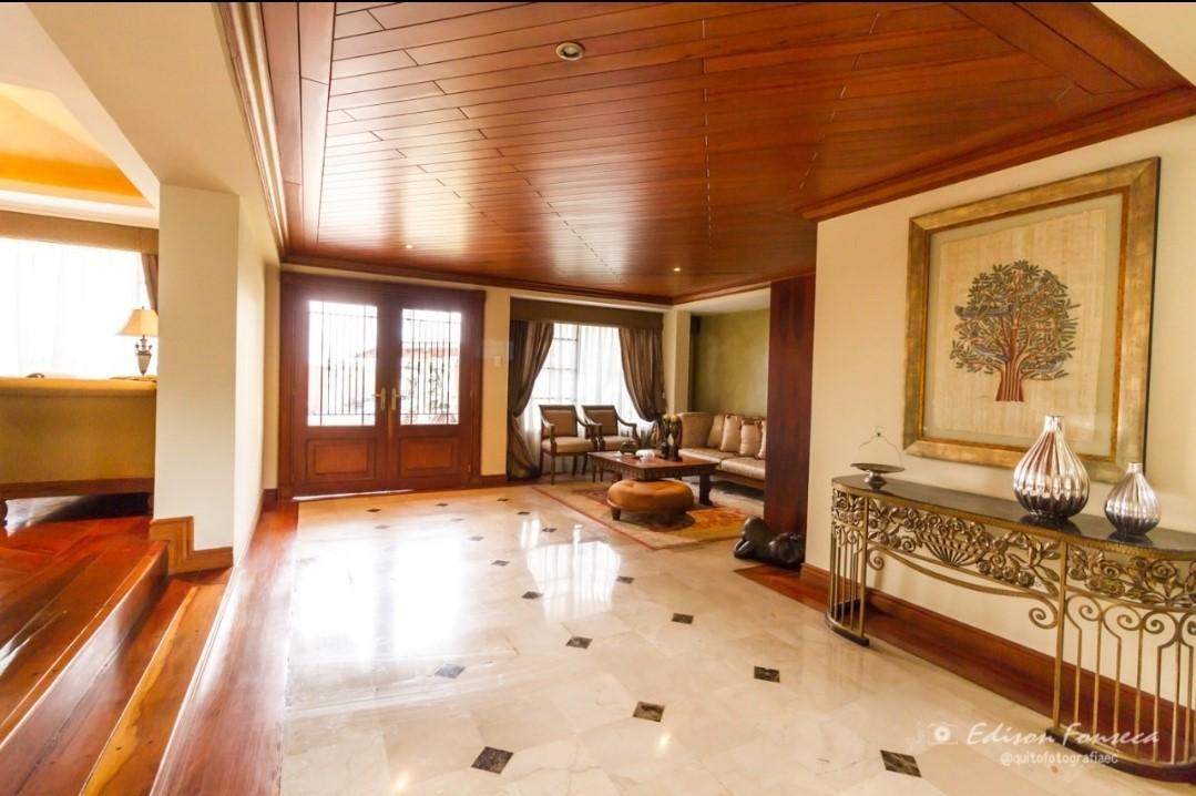 Se Vende Casa Sector Hospital de Solca — imagen 6