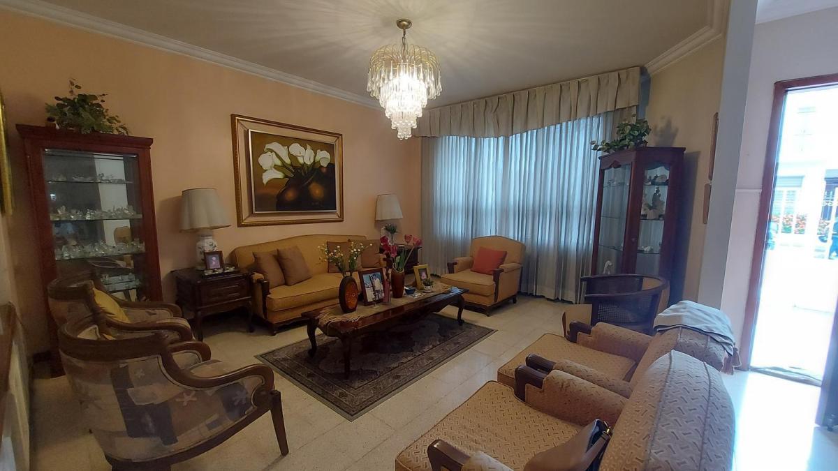 Venta de Villa Ideal Para Oficina de Dos Departamentos en Urdesa, Guayas — imagen 9