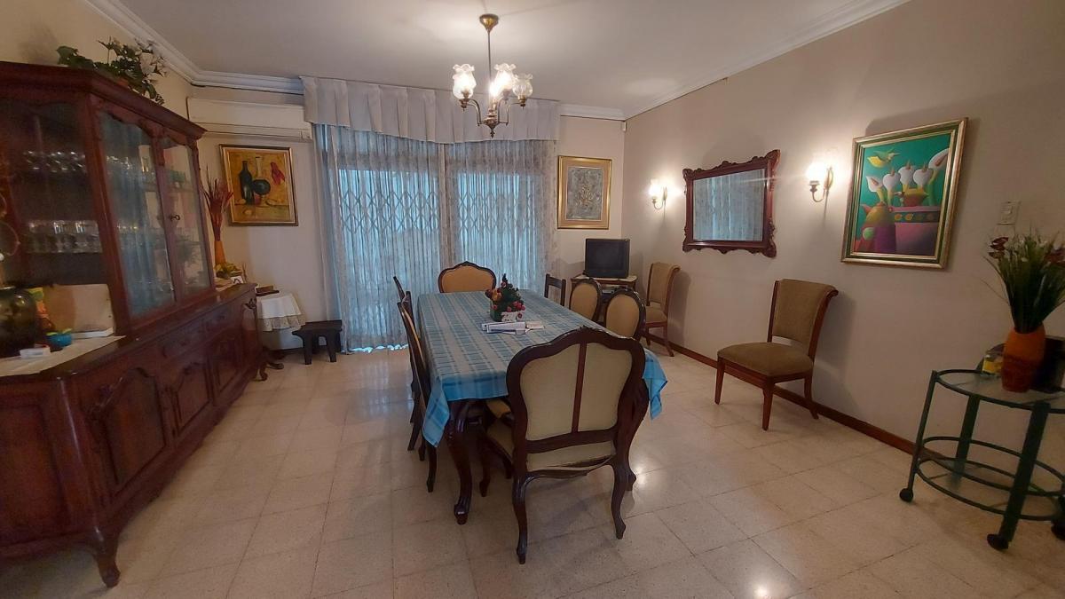 Venta de Villa Ideal Para Oficina de Dos Departamentos en Urdesa, Guayas — imagen 8