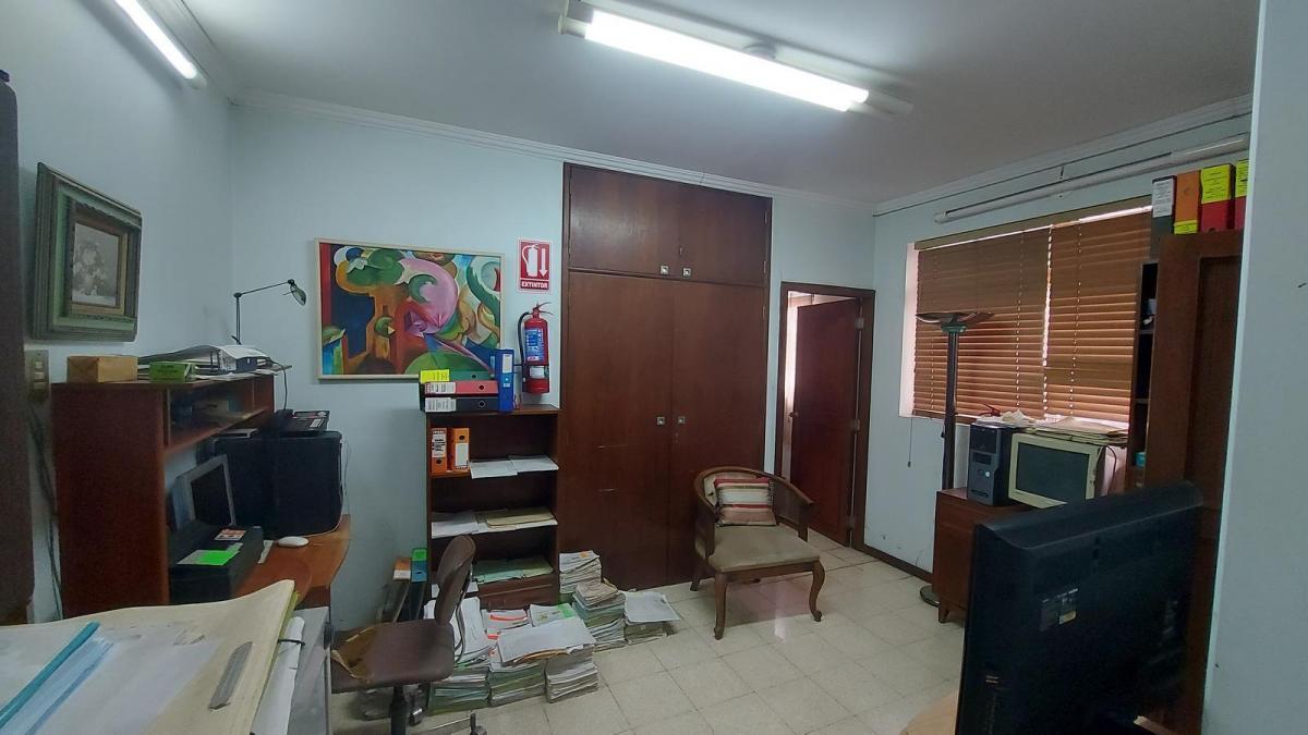 Venta de Villa Ideal Para Oficina de Dos Departamentos en Urdesa, Guayas — imagen 5