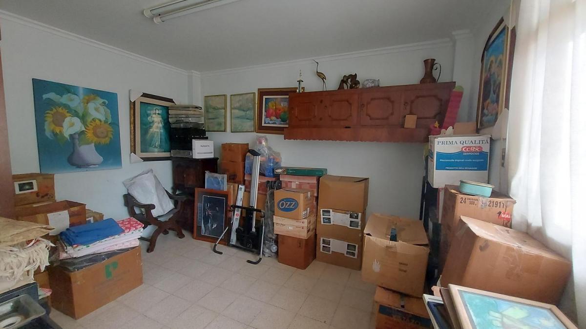 Venta de Villa Ideal Para Oficina de Dos Departamentos en Urdesa, Guayas — imagen 4