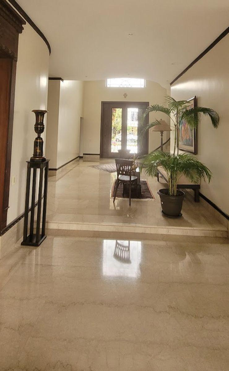 Casa con 930 m² Terreno, 4 Dorm. en Venta en Samborondón Vista Al Lago, Guayas — imagen 2