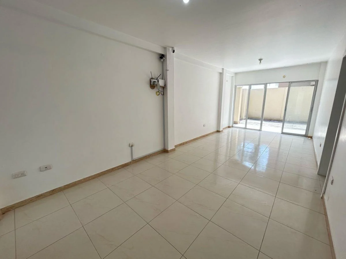 Casa Esquinera en Venta en La Urbanización La Joya, Av León Febres Cordero, Guayas — imagen 9