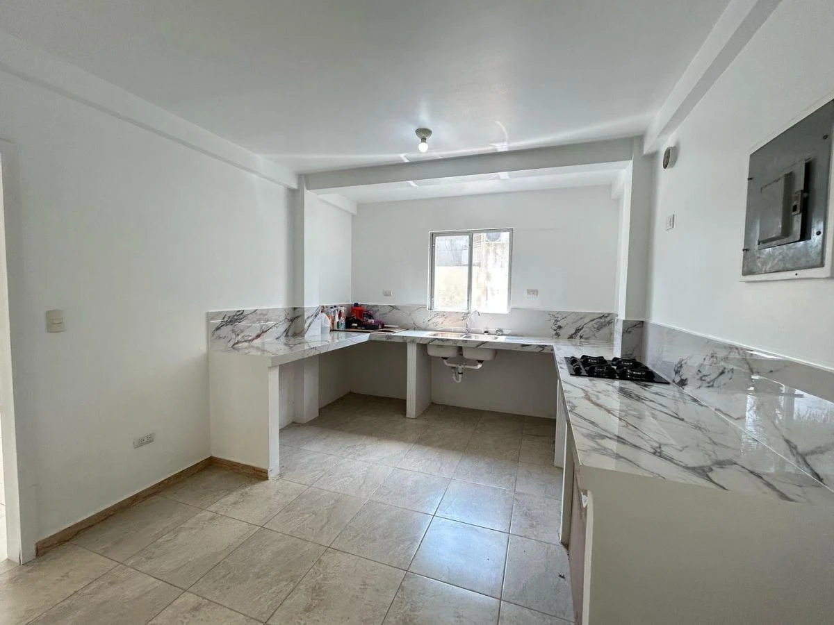 Casa Esquinera en Venta en La Urbanización La Joya, Av León Febres Cordero, Guayas — imagen 3