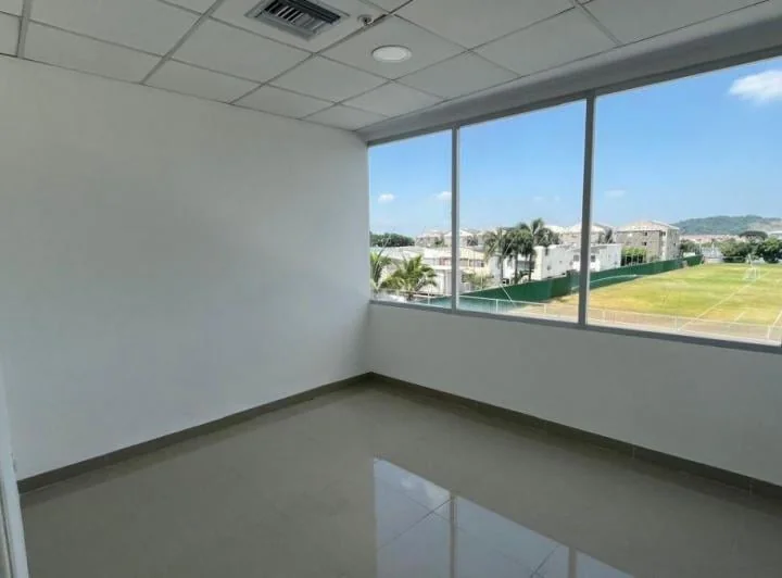 Oficina Comercial en Venta – Edificio River Plaza, Guayas — imagen 1