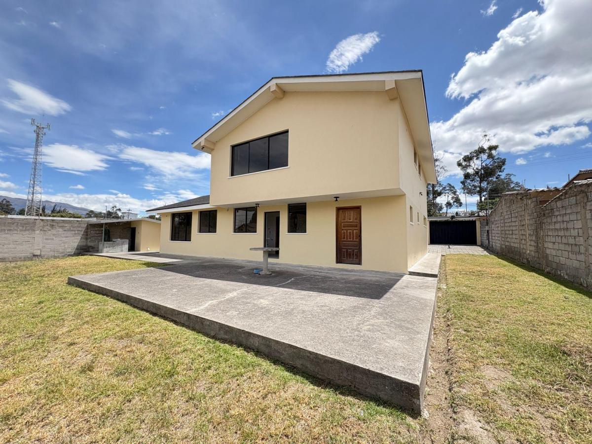 Terreno de 1045 m² con Amplia Casa Sector Marianitas en Calderón — imagen 10