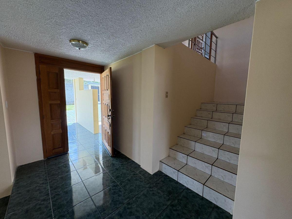 Terreno de 1045 m² con Amplia Casa Sector Marianitas en Calderón — imagen 5