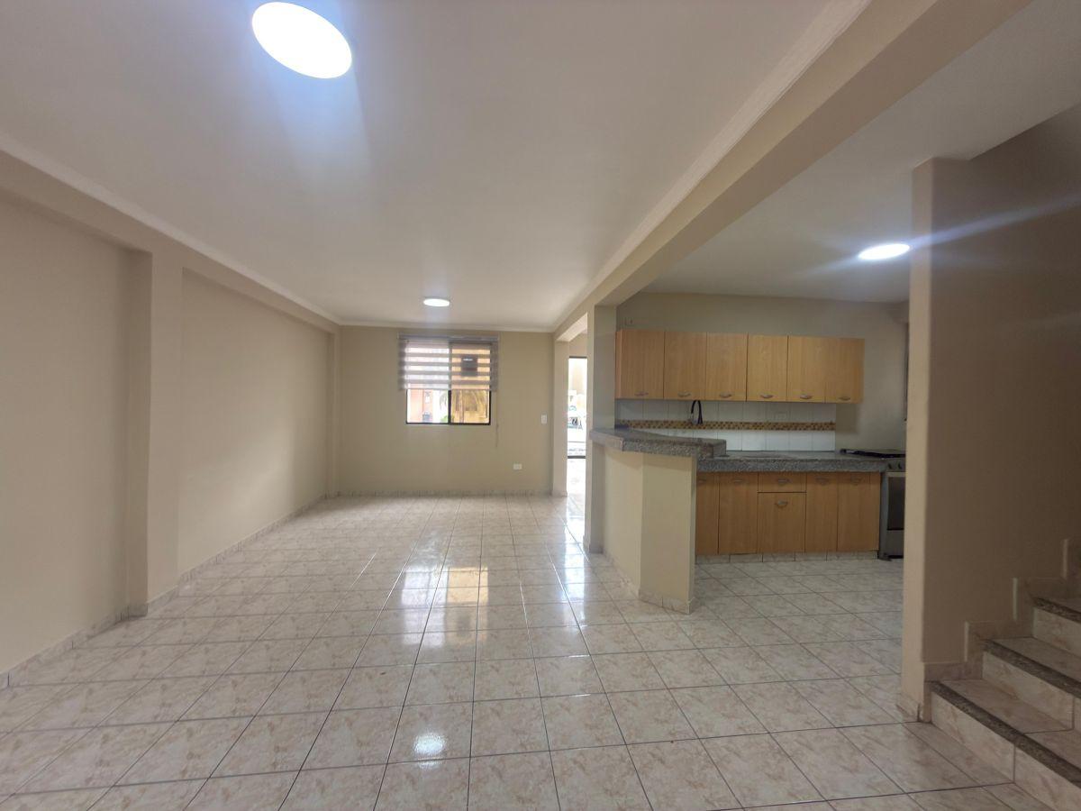 Venta de Casa en Urbanizacion Volare Al Norte Daule Aurora, Guayas — imagen 7