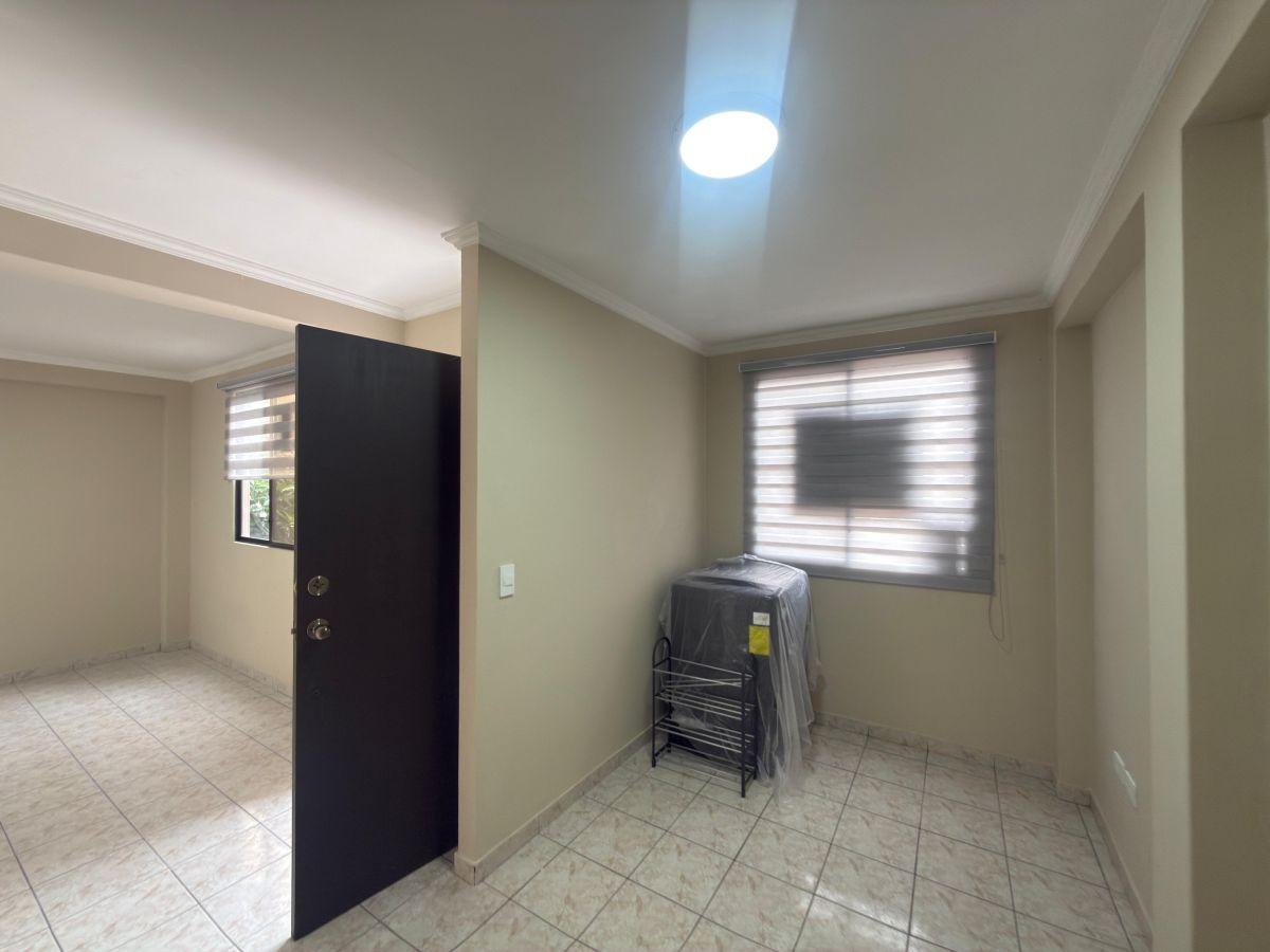 Venta de Casa en Urbanizacion Volare Al Norte Daule Aurora, Guayas — imagen 6