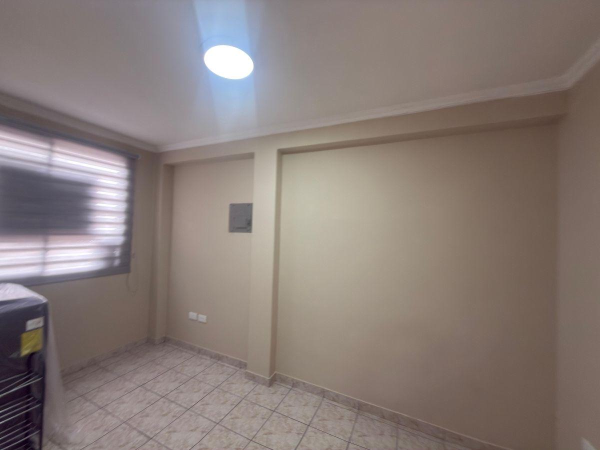 Venta de Casa en Urbanizacion Volare Al Norte Daule Aurora, Guayas — imagen 3