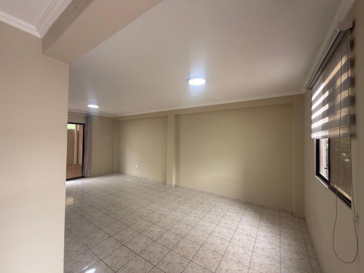 Venta de Casa en Urbanizacion Volare Al Norte Daule Aurora, Guayas — imagen 2