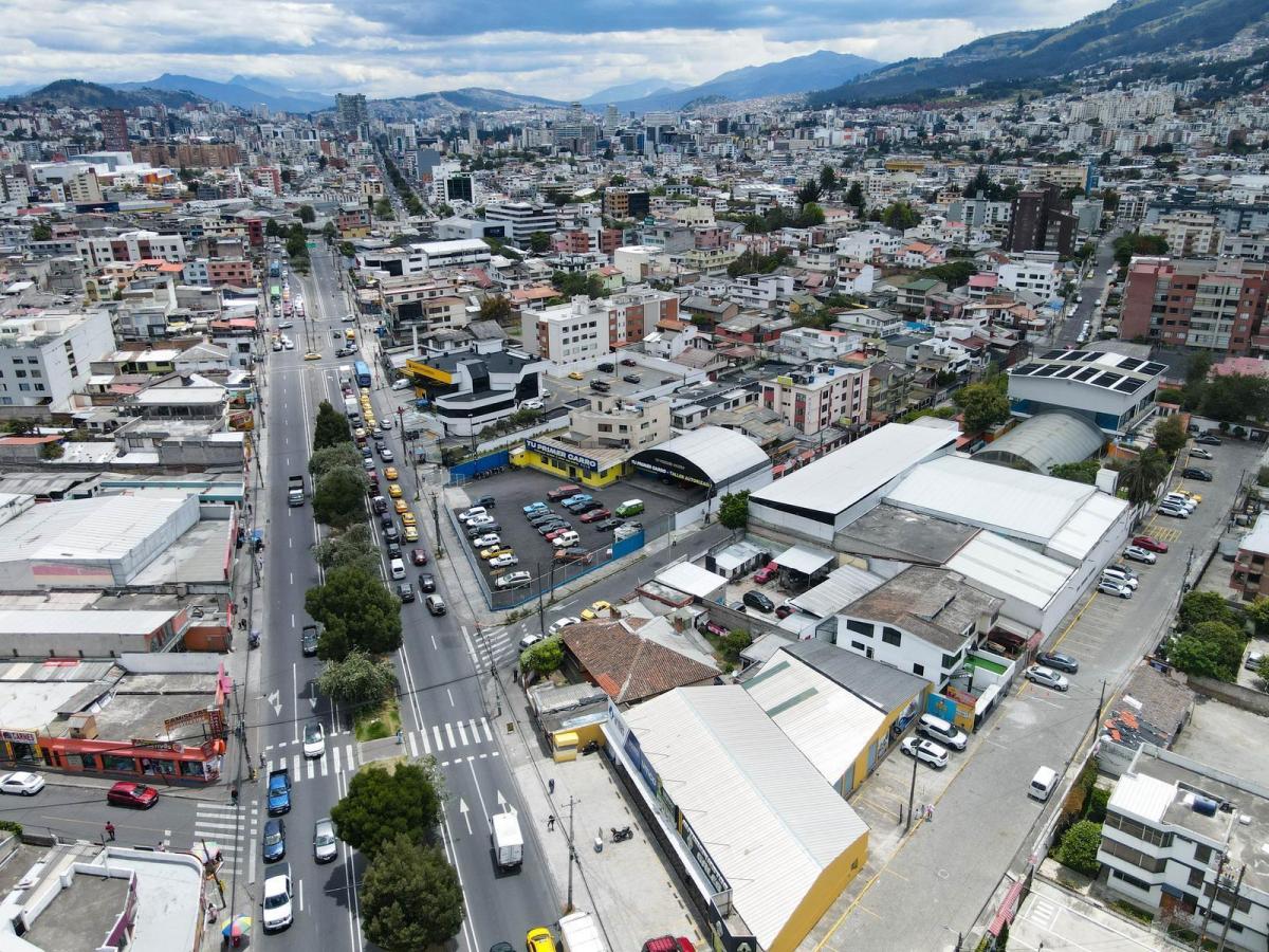 Casa Comercial Rentera en Venta Av 6 de Diciembre y Av El Inca — imagen 7