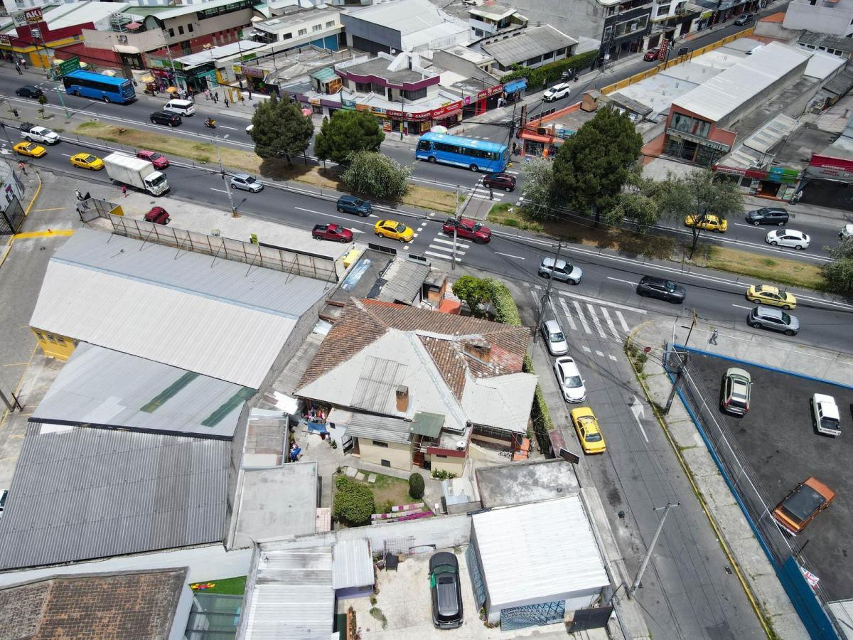 Casa Comercial Rentera en Venta Av 6 de Diciembre y Av El Inca — imagen 4