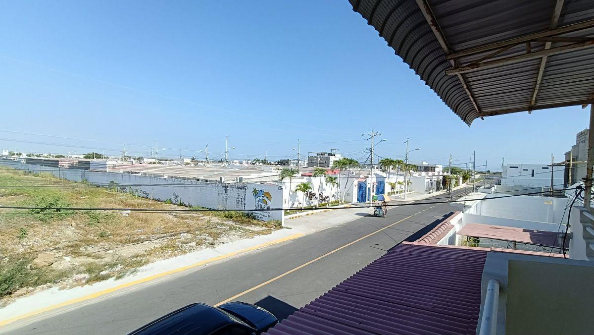 Vendo Casa con Amplia Terraza en Sector Costa Azul Salinas — imagen 8