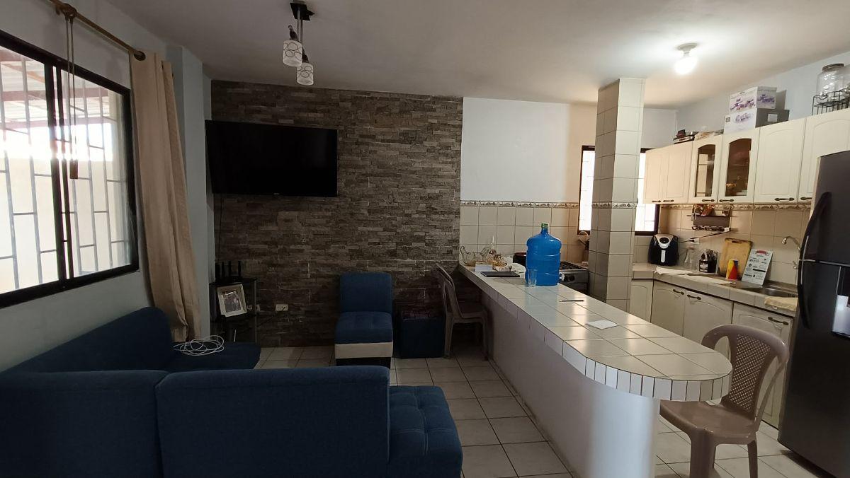 Vendo Casa con Amplia Terraza en Sector Costa Azul Salinas — imagen 6
