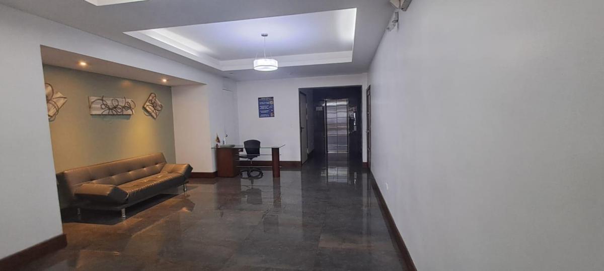 Espacioso Departamento de 105 m² en Eloy Alfaro y Gaspar de Villaroel — imagen 9