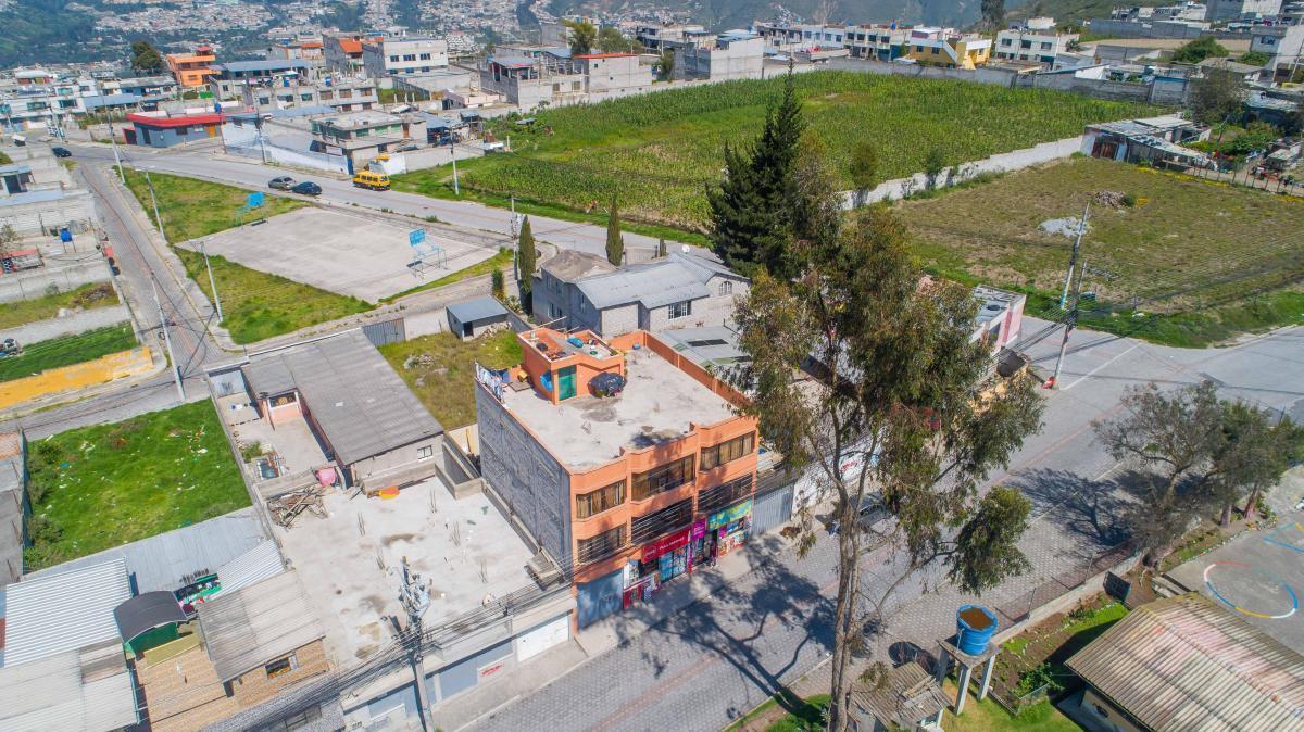Casa en Venta con Local Comercial Calderon 377 m² — imagen 9