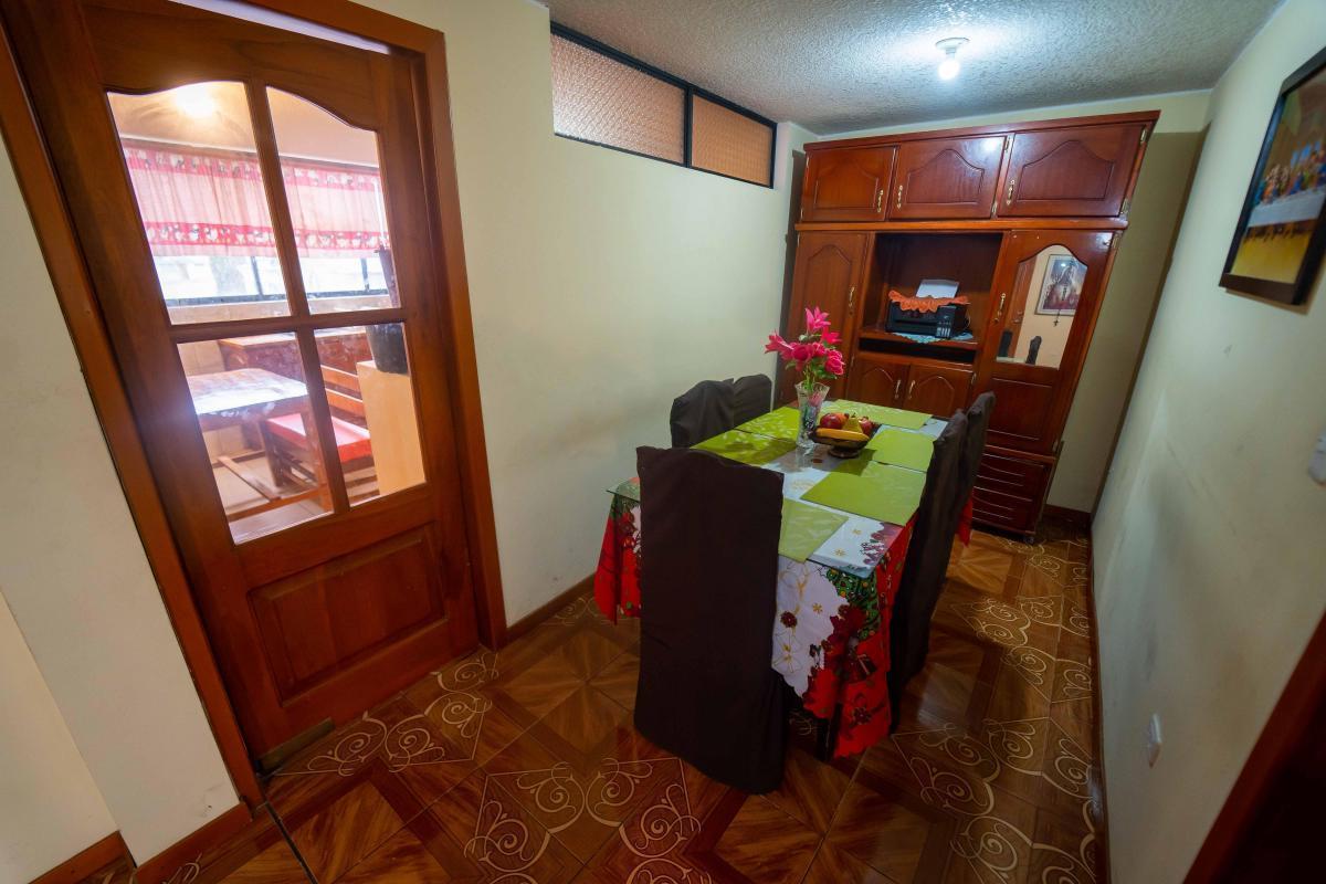 Casa en Venta con Local Comercial Calderon 377 m² — imagen 2