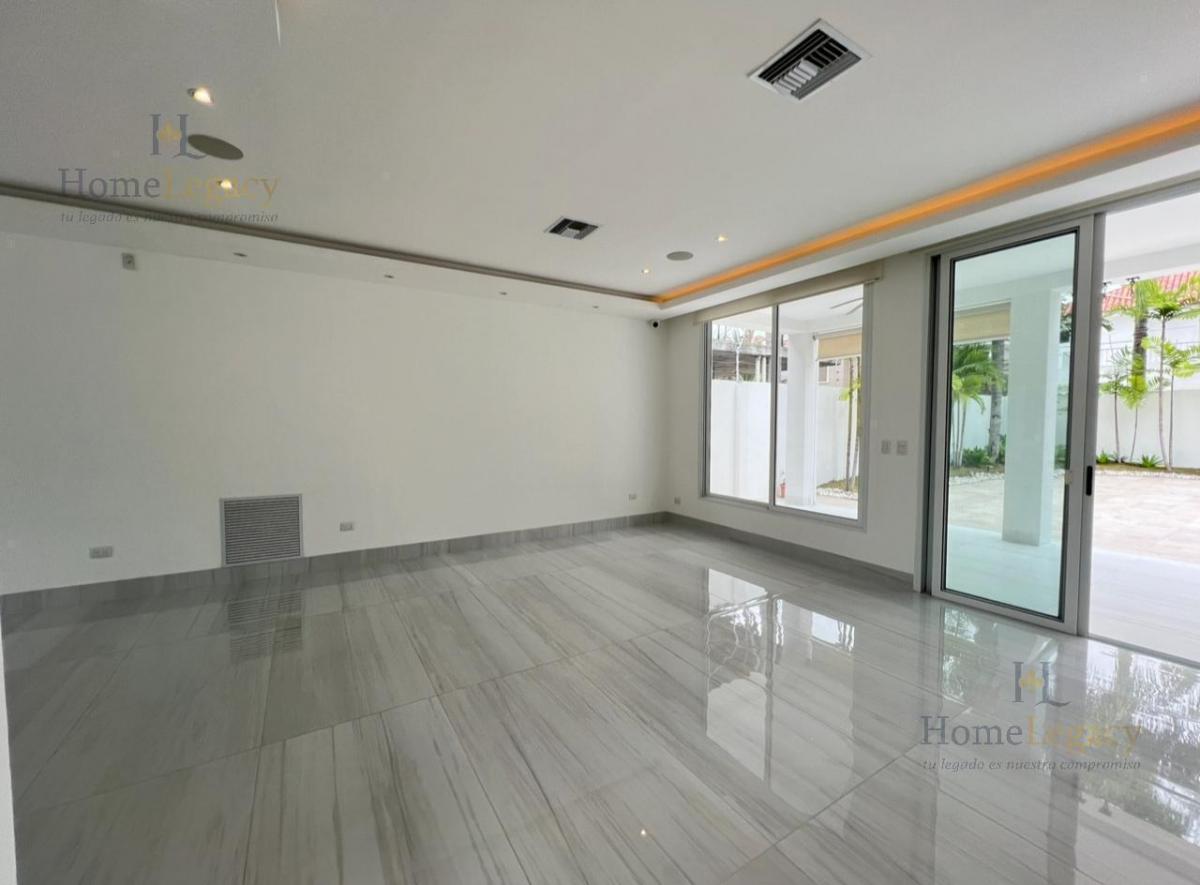 Venta de Casa con Piscina en Samborondón - Urb. Terrasol Am, Guayas — imagen 8