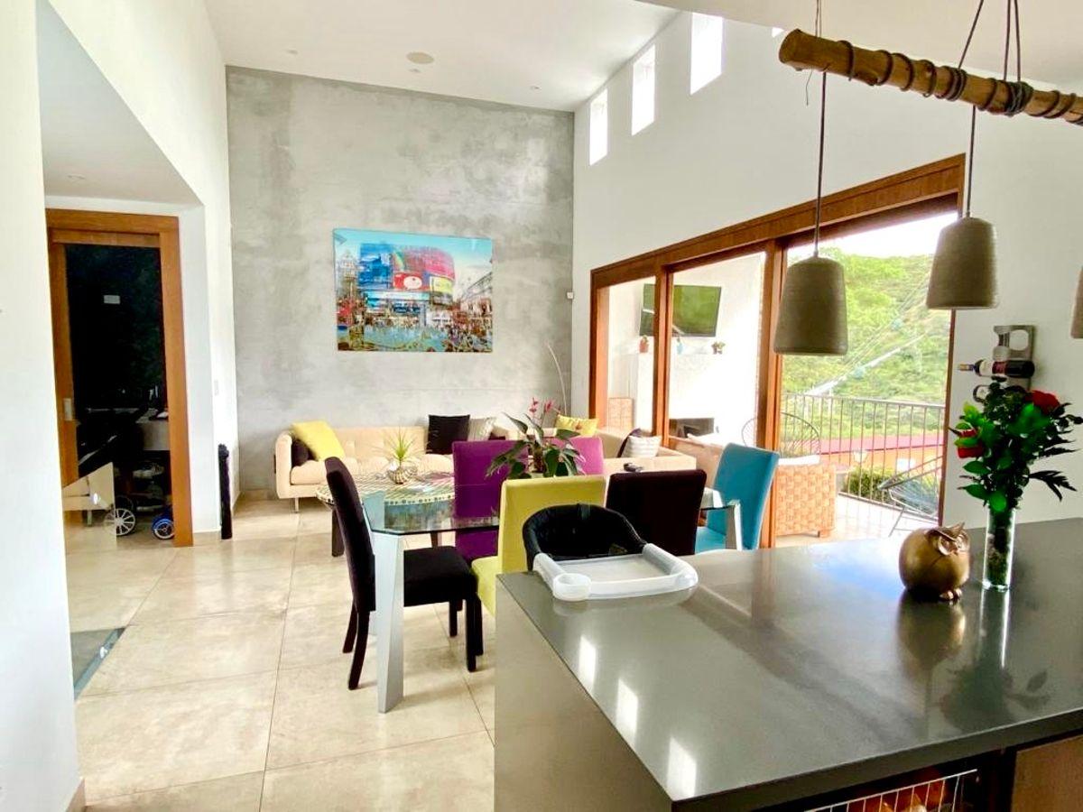 Cumbayá – Urbanización Parque Algarrobos | Vendo Elegante Casa de 2 Dorm. con Jardín — imagen 3