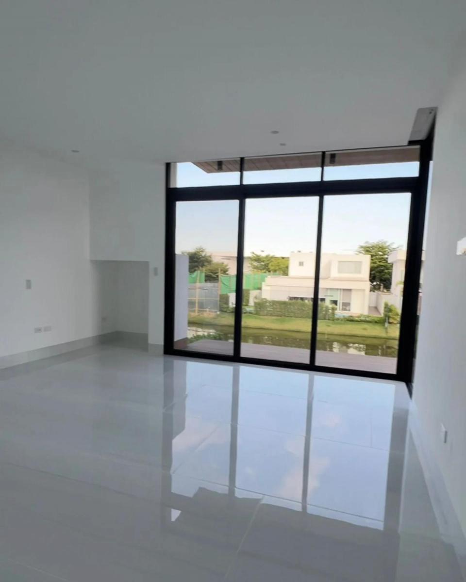 Casa Al Lago en Venta Urb. Blue Bay, Mocoli, Guayas — imagen 8