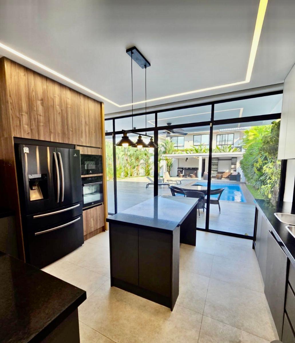 En Venta Y/o Alquiler Casa con Piscina, en Urb. Pacífica, Isla Mocoli, 480 m², Guayas — imagen 8