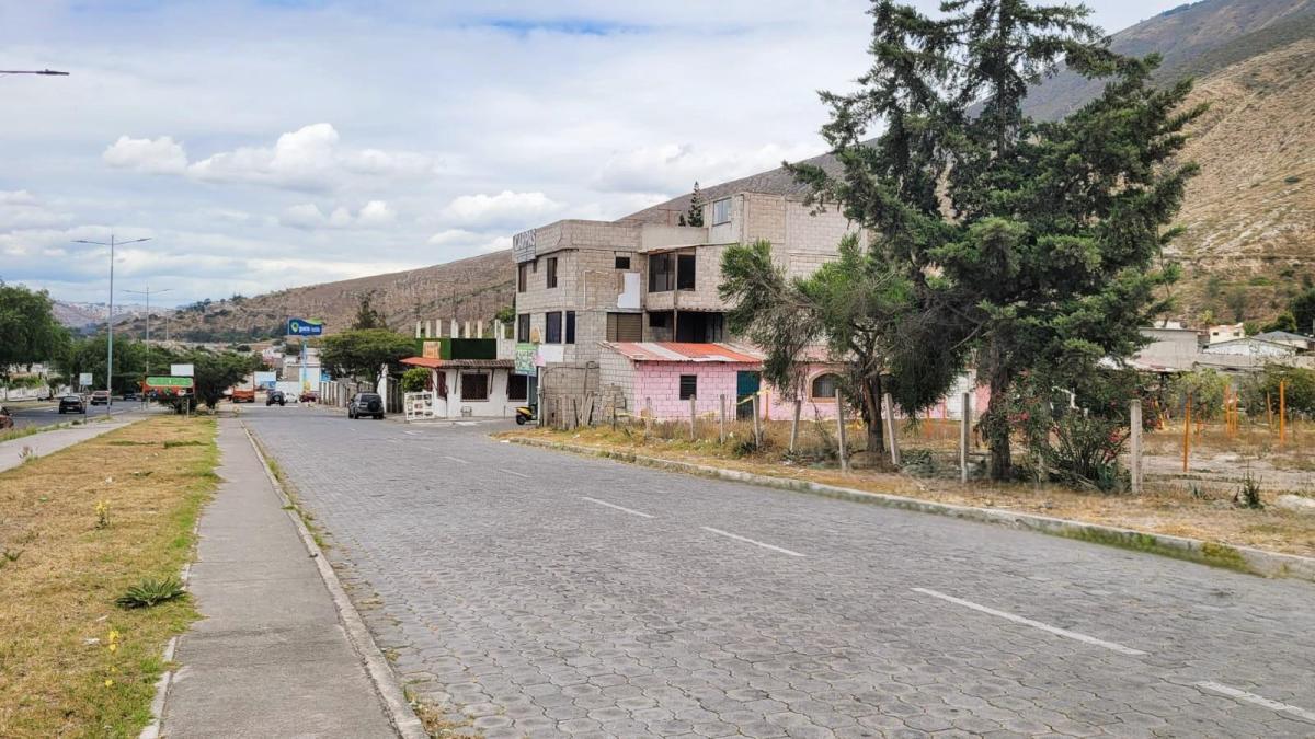 Venta Terreno Comercial 3.040 m² Mitad del Mundo con Fernte Av Córdova Galarza — imagen 10