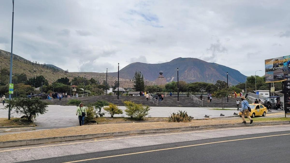 Venta Terreno Comercial 3.040 m² Mitad del Mundo con Fernte Av Córdova Galarza — imagen 7